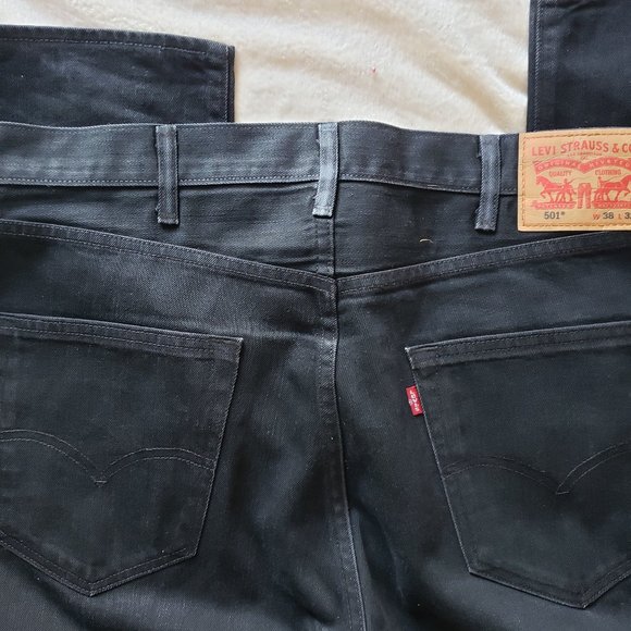 Levi 501 Button Fly - Picture 3 of 6